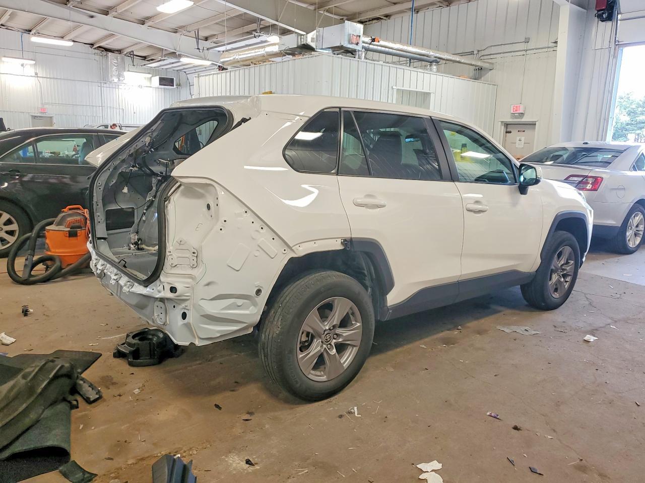 2024 Toyota Rav4 Xle - Image 3