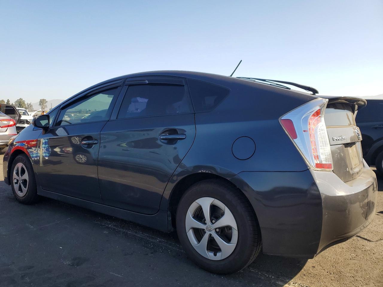 2015 Toyota Prius Two - Фото 2