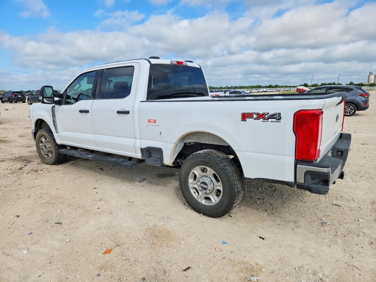 2025 Ford F250 Super Duty - Фото 2