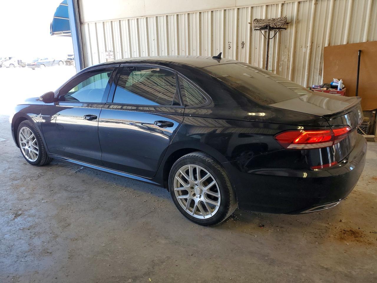 2020 Volkswagen Passat R-Line - Фото 2