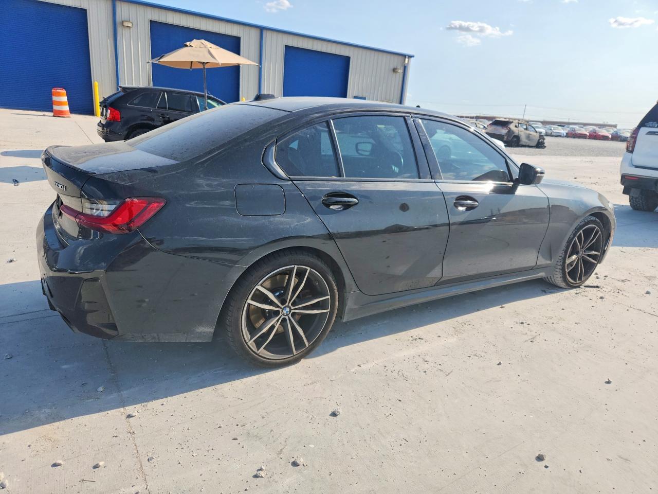 2023 BMW 330I - Фото 3