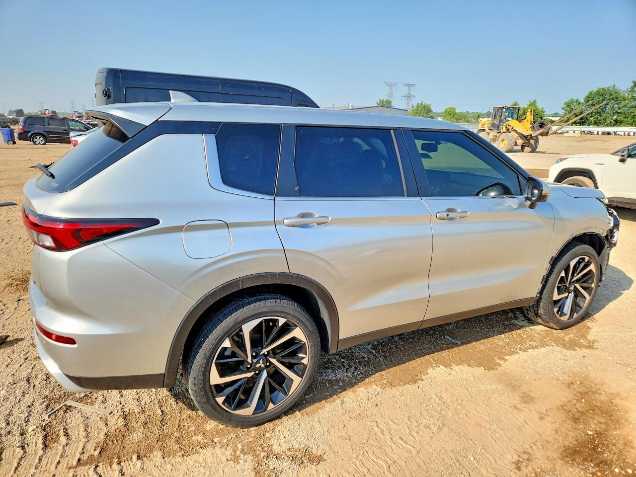 2024 Mitsubishi Outlander Se - Image 3