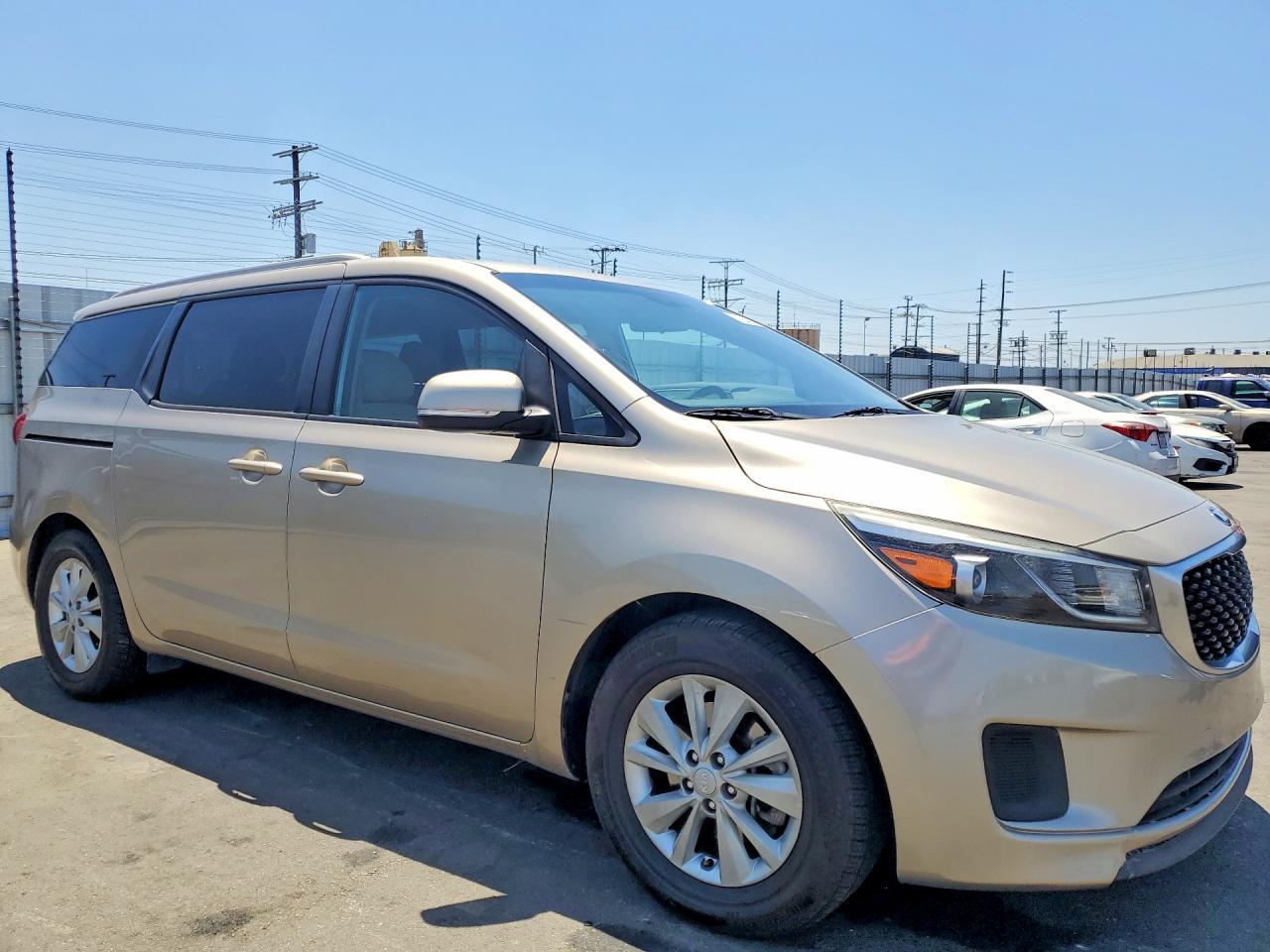 2016 Kia Sedona Lx - Image 4