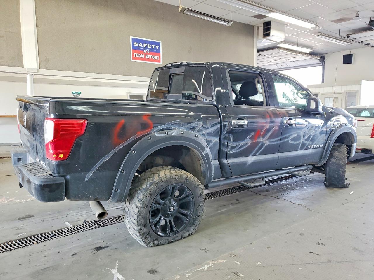 2017 Nissan Titan S - Фото 3