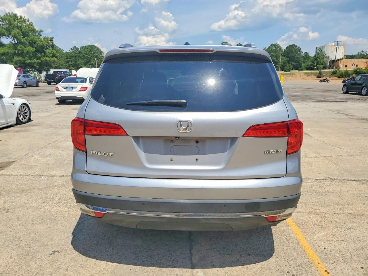 2016 Honda Pilot Touring - Image 6