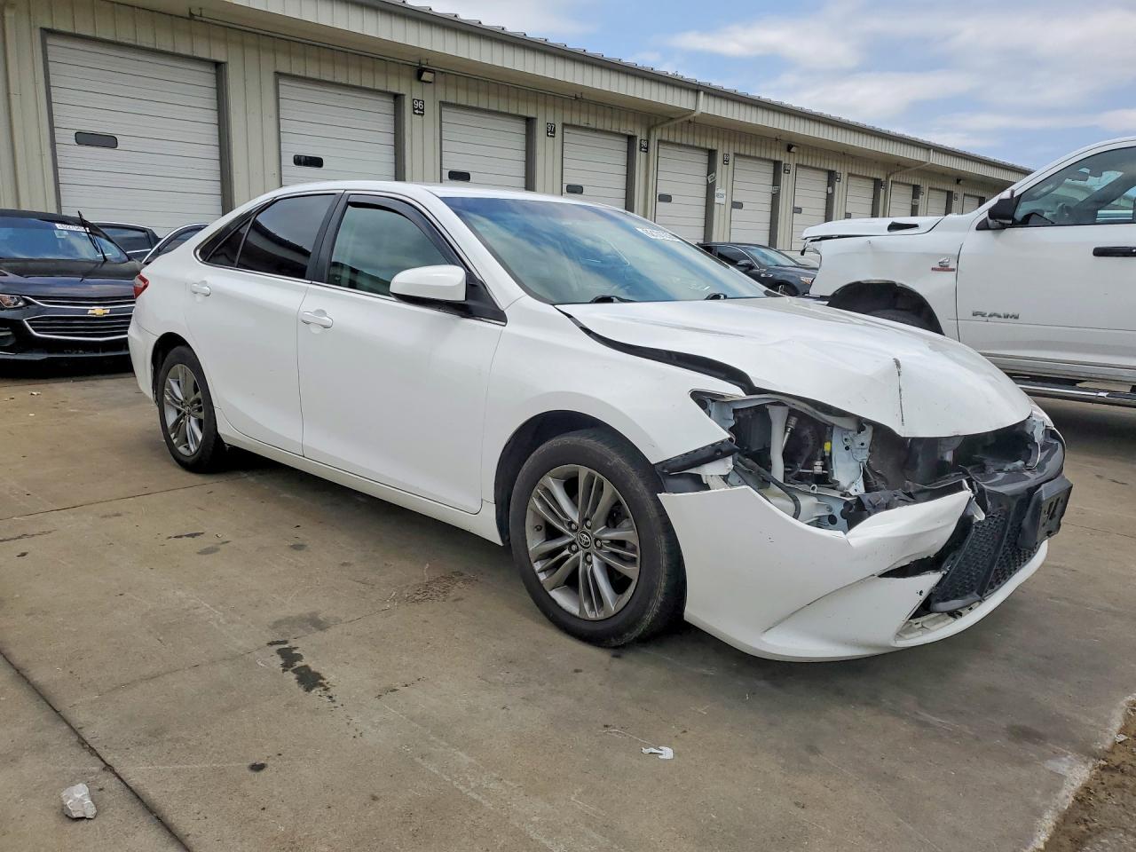 2016 Toyota Camry Se - Фото 4
