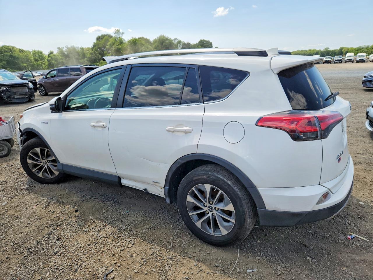 2018 Toyota Rav4 Hybrid Xle - Image 2