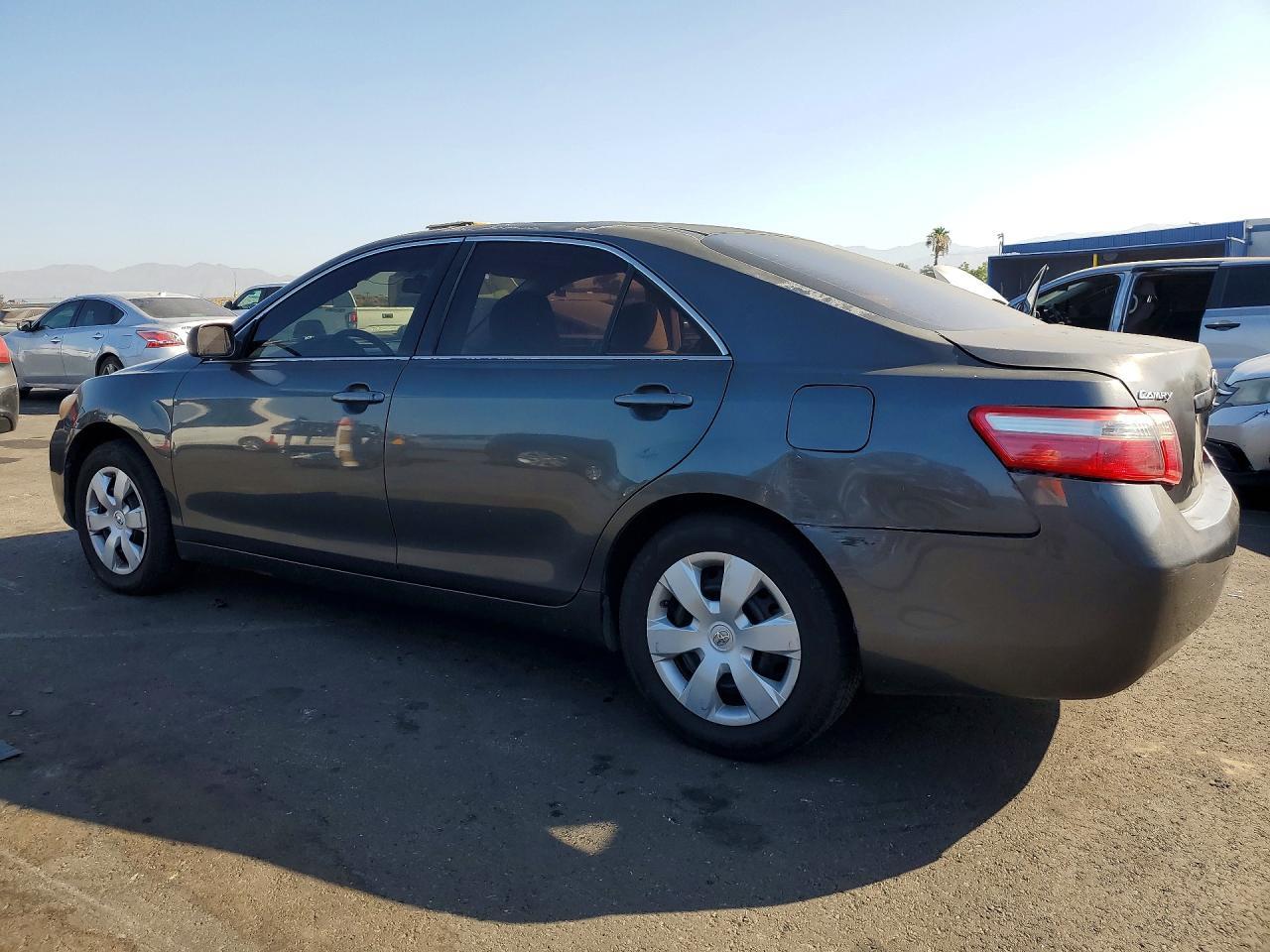 2007 Toyota Camry Le - Фото 2