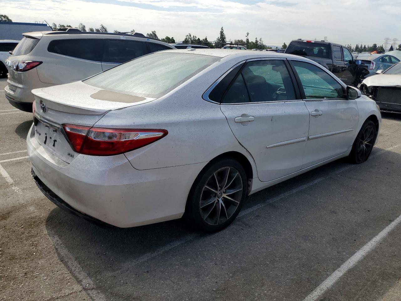 2015 Toyota Camry Xse - Image 3