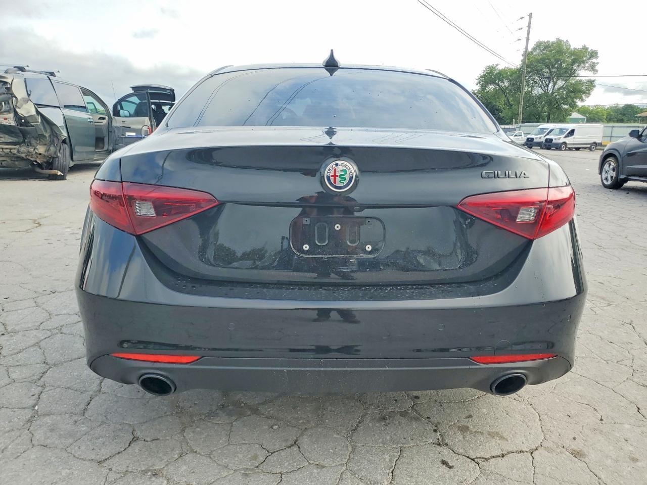 2020 Alfa Romeo Giulia - Image 6