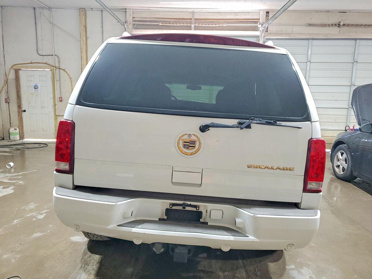 2002 Cadillac Escalade Luxury - Image 6