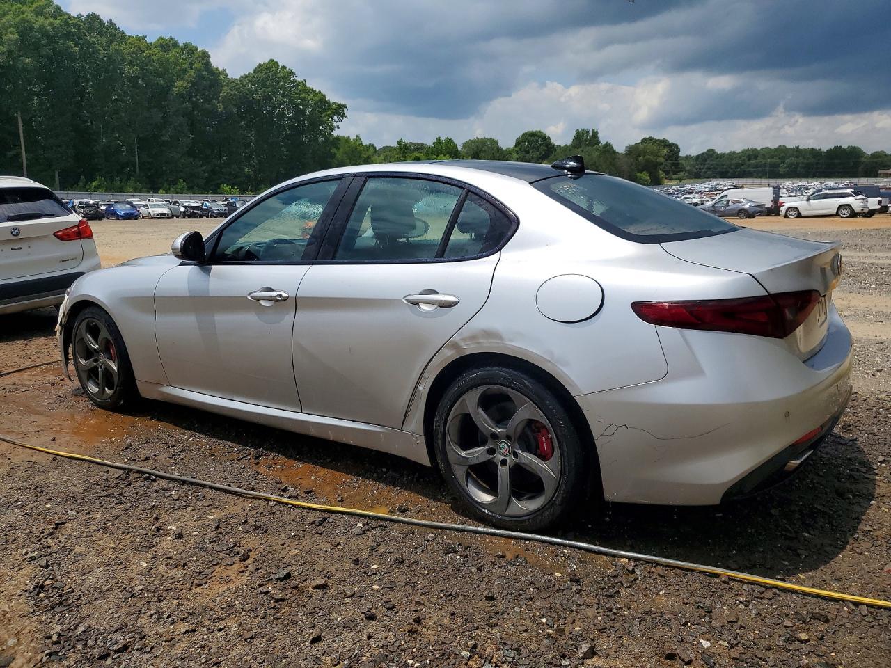 2017 Alfa Romeo Giulia - Фото 2