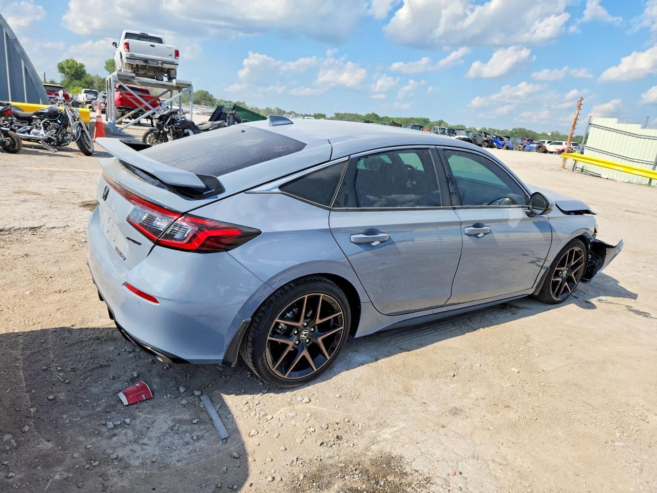 2023 Ford Civic - Фото 3