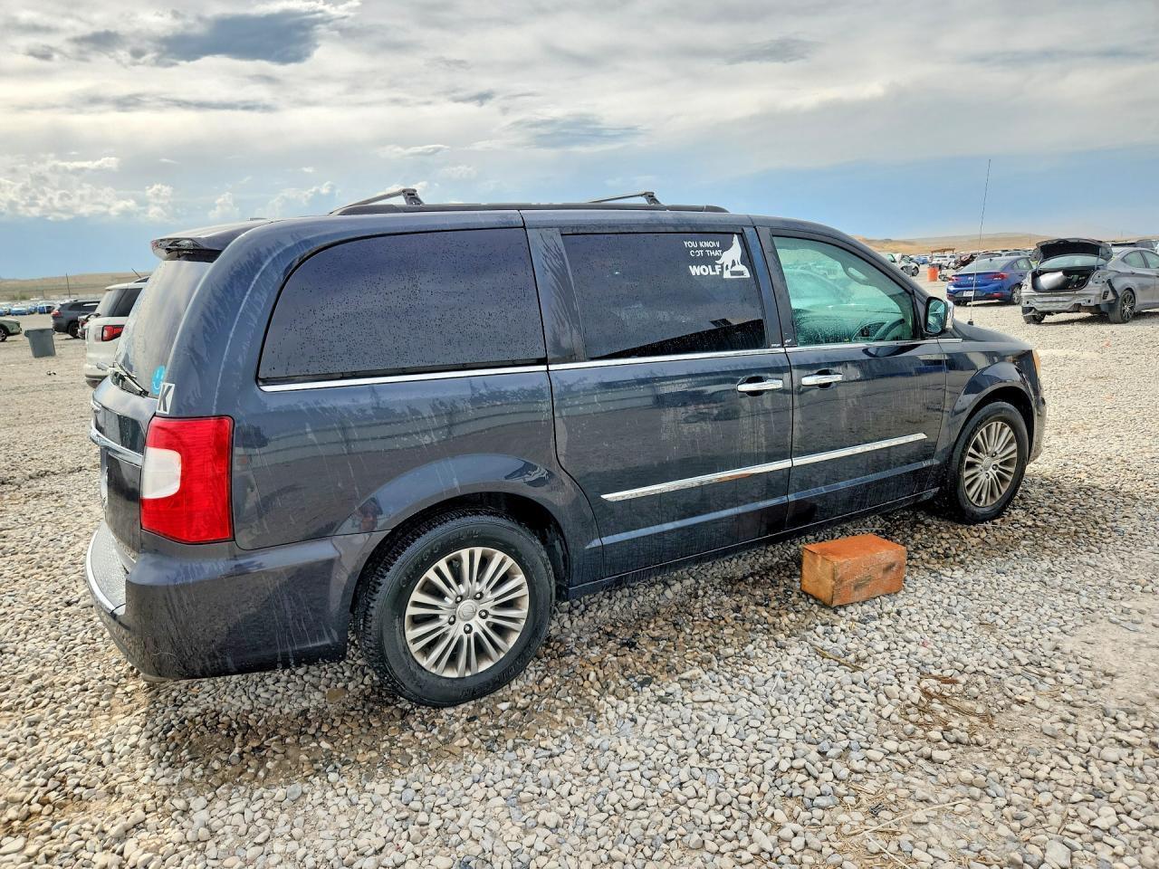 2013 Chrysler Town & Country Touring L - Фото 3
