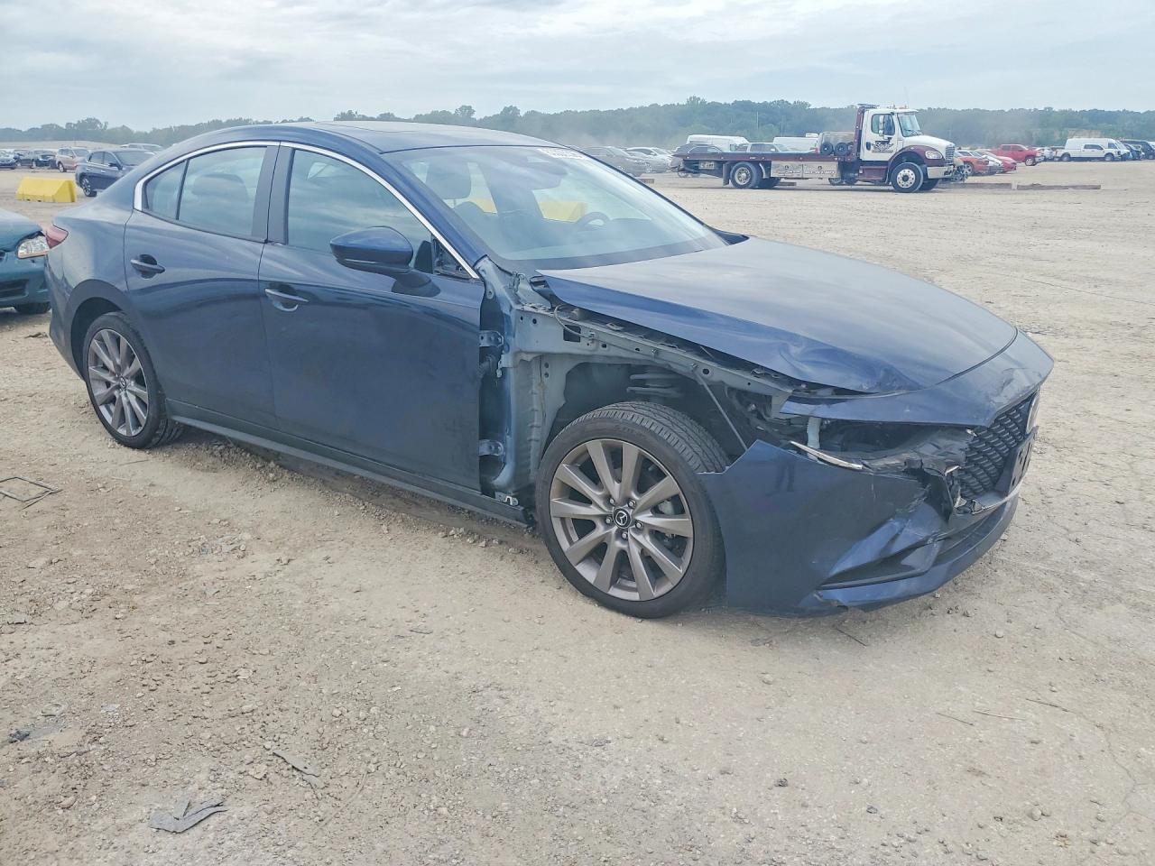 2025 Mazda 3 Preferred - Image 4