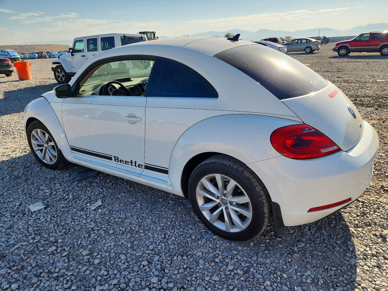 2014 Volkswagen Beetle - Фото 2