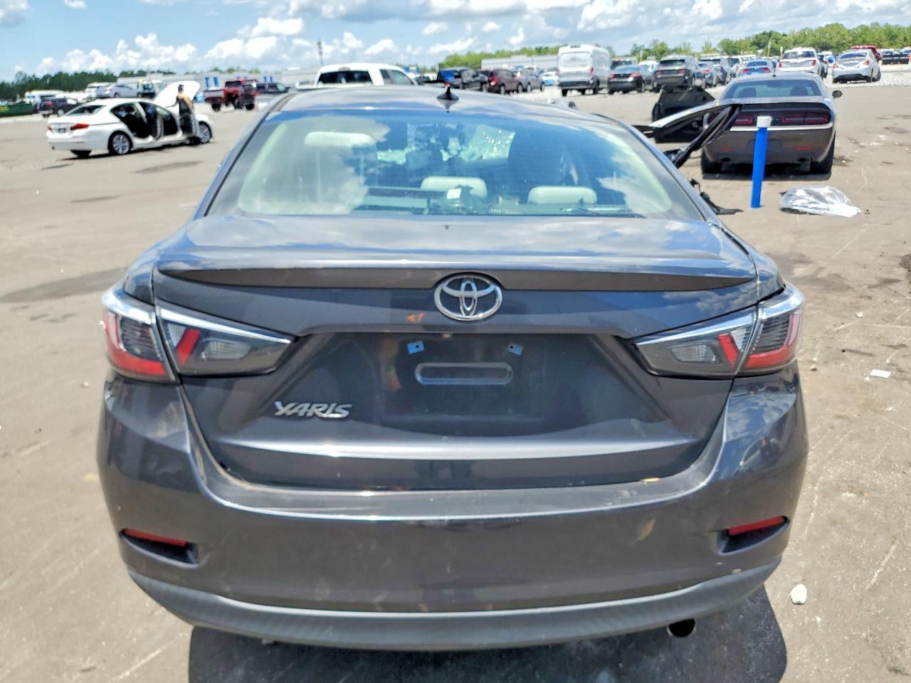 2019 Toyota Yaris Le - Image 6