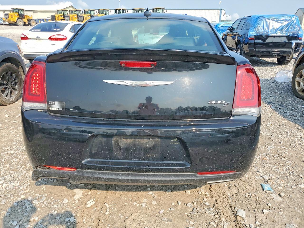 2019 Chrysler 300 S - Image 6