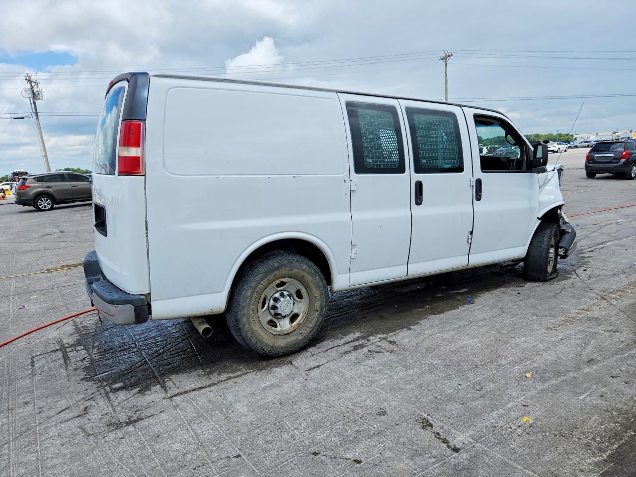 2014 Chevrolet Express G2500 - Image 3