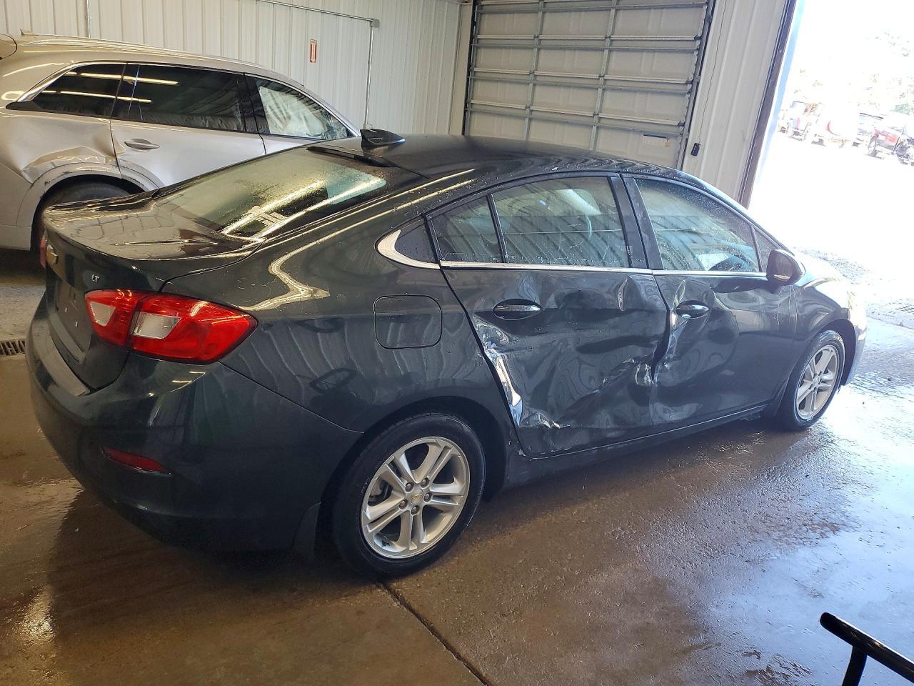 2018 Chevrolet Cruze Lt - Image 3