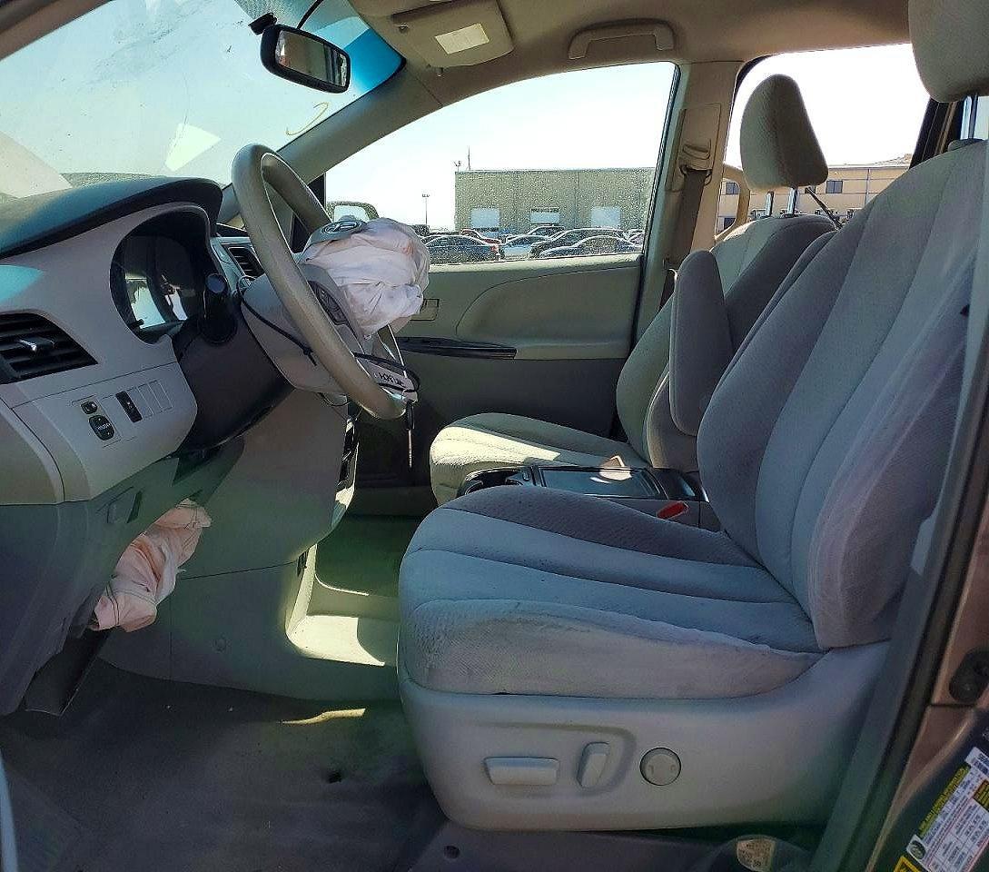 2013 Toyota Sienna Le - Фото 7