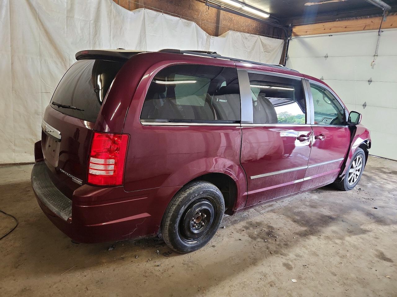 2009 Chrysler Town & Country Touring - Фото 3