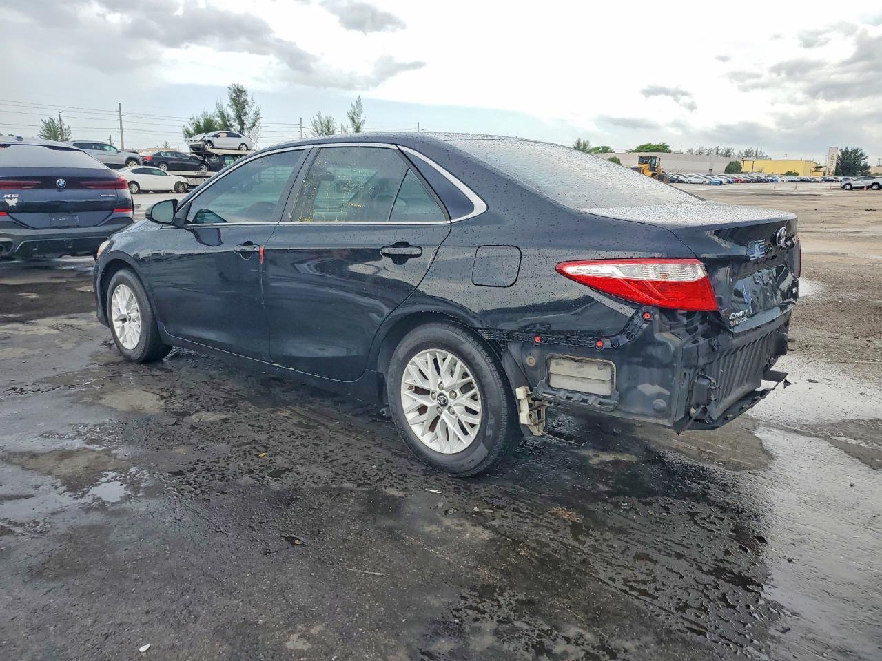 2016 Toyota Camry Le - Фото 2