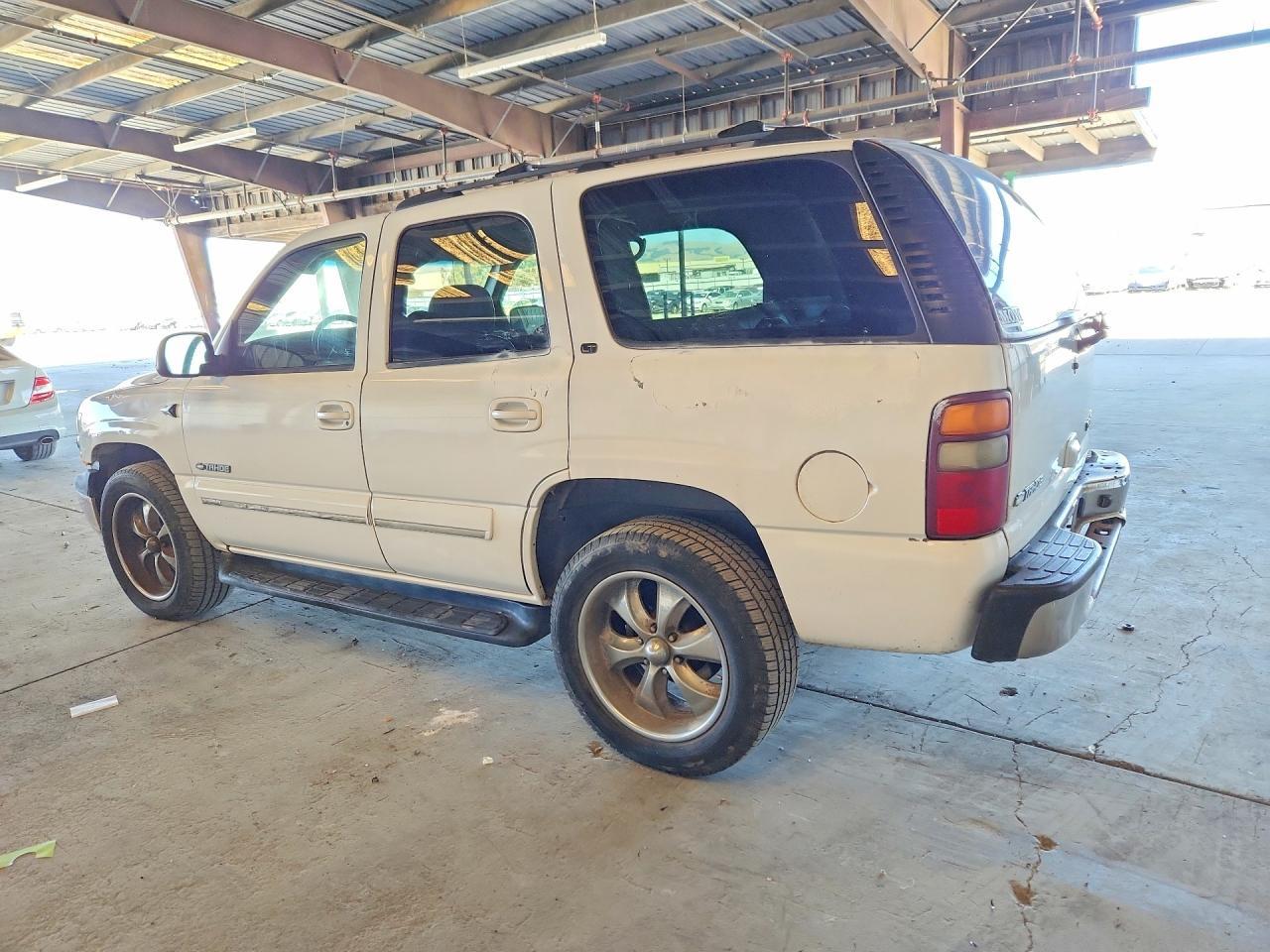 2002 Chevrolet Tahoe C1500 - Фото 2