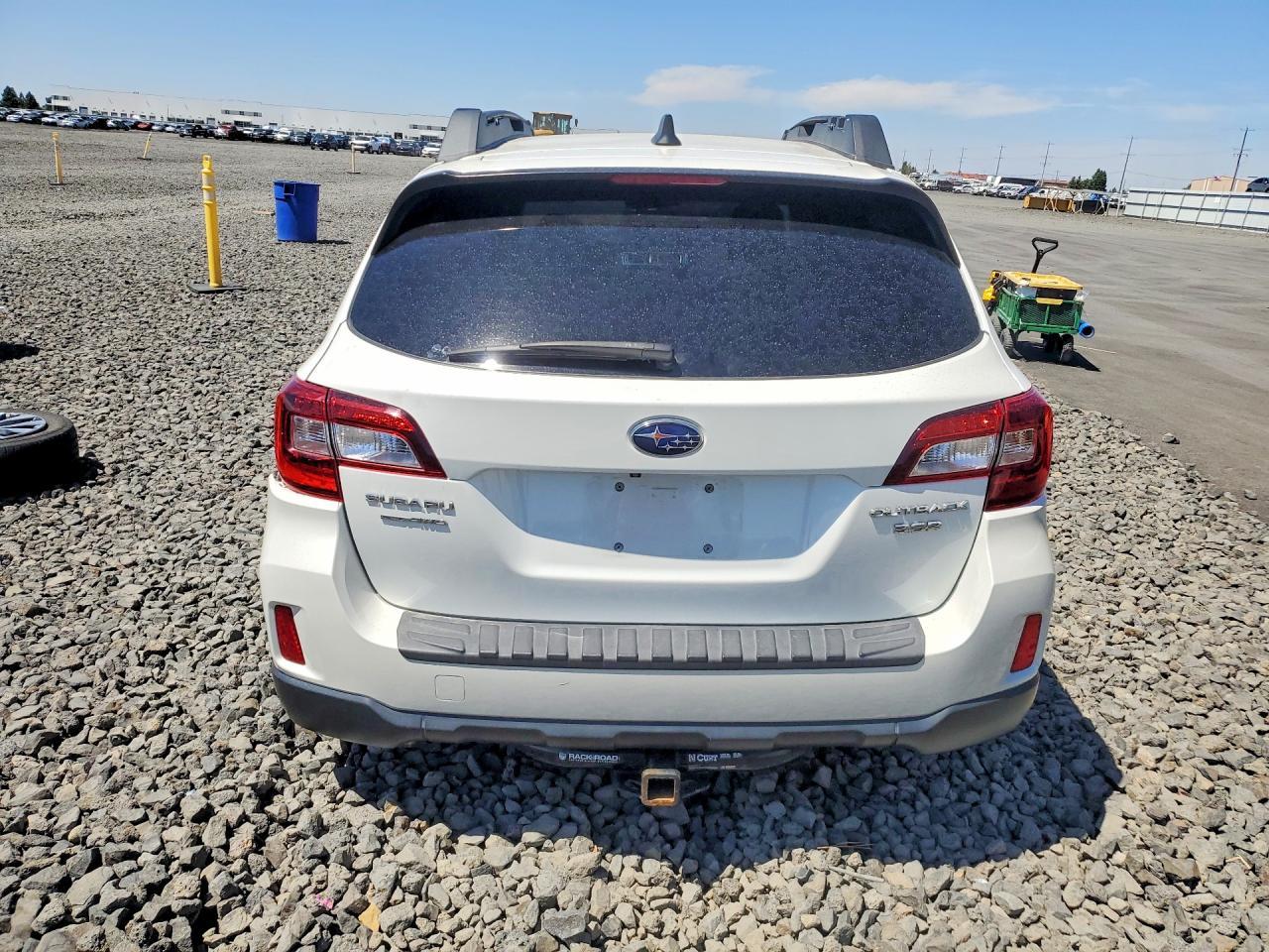 2016 Subaru Outback 3.6R Limited - Image 6