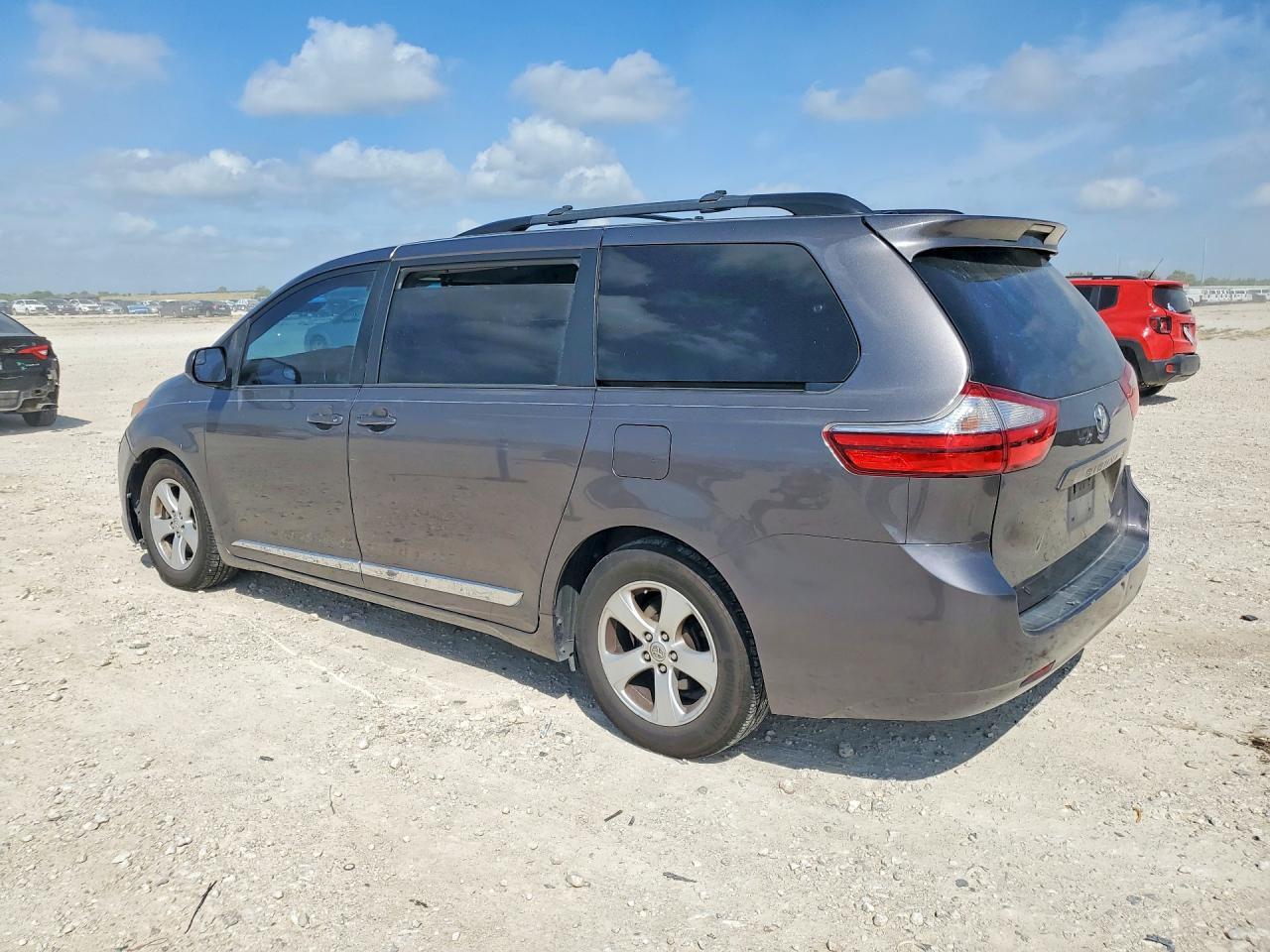 2015 Toyota Sienna Le - Фото 2