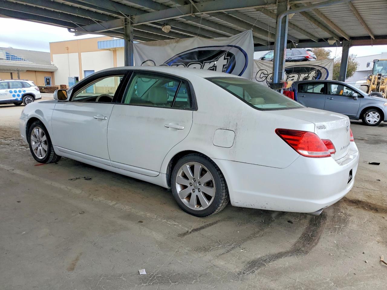 2006 Toyota Avalon Xls - Image 2