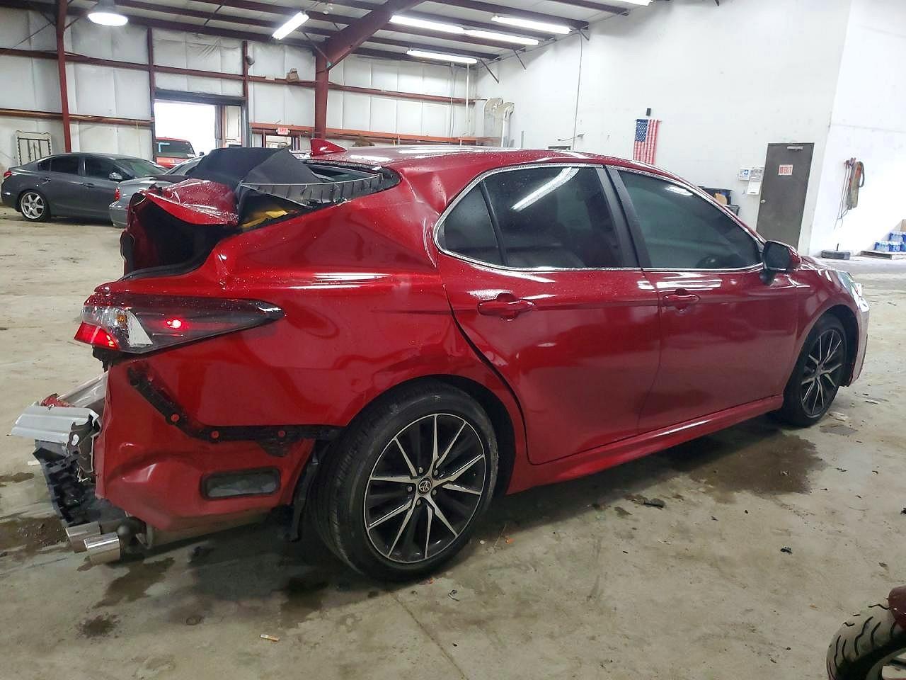 2022 Toyota Camry Se - Image 3