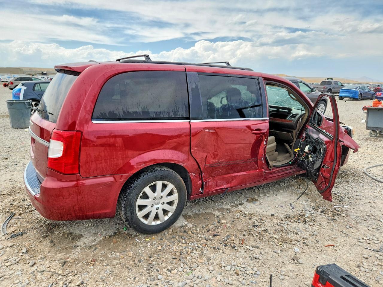 2013 Chrysler Town & Country Touring - Фото 3