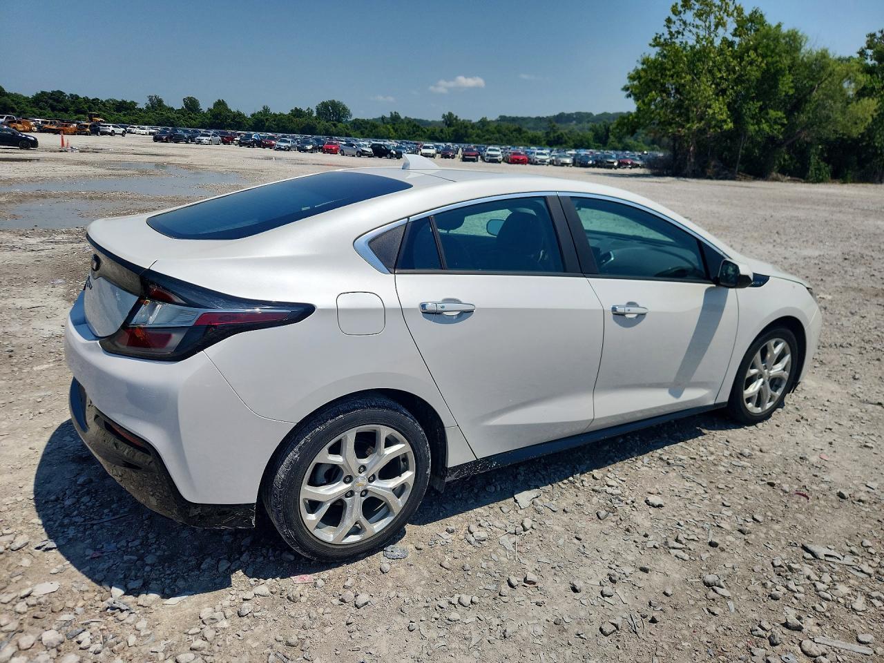 2017 Chevrolet Volt Premier - Image 3