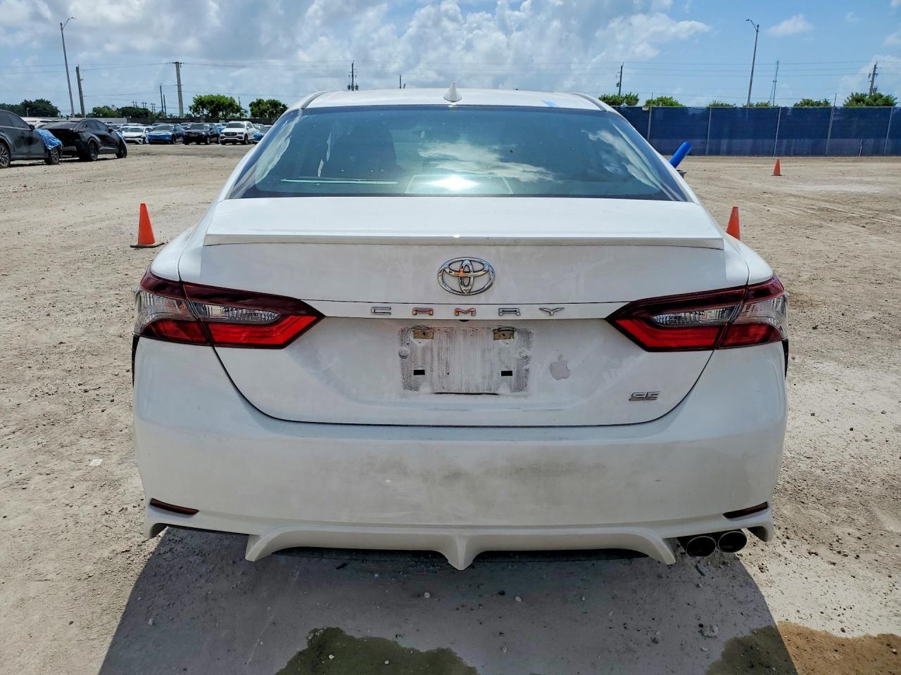 2021 Toyota Camry Se - Image 6
