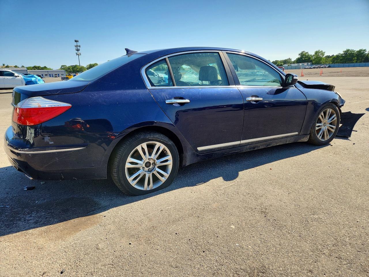 2010 Hyundai Genesis 4.6L - Image 3