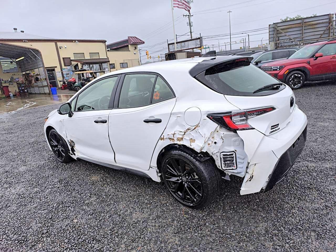 2022 Toyota Corolla Hatchback Se Nightshade Edition - Image 2