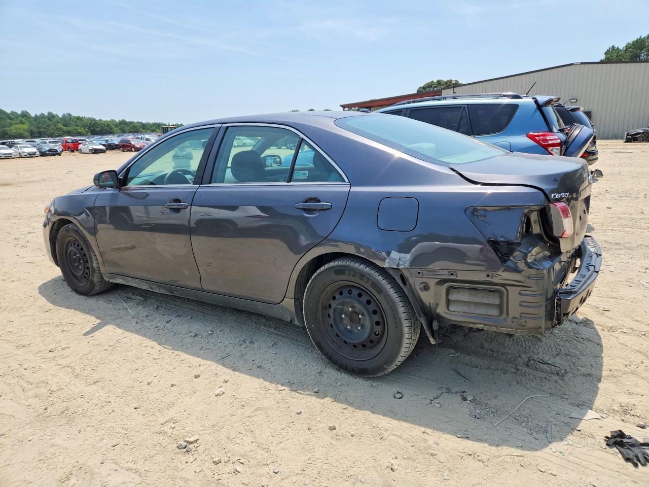 2011 Toyota Camry Le - Фото 2