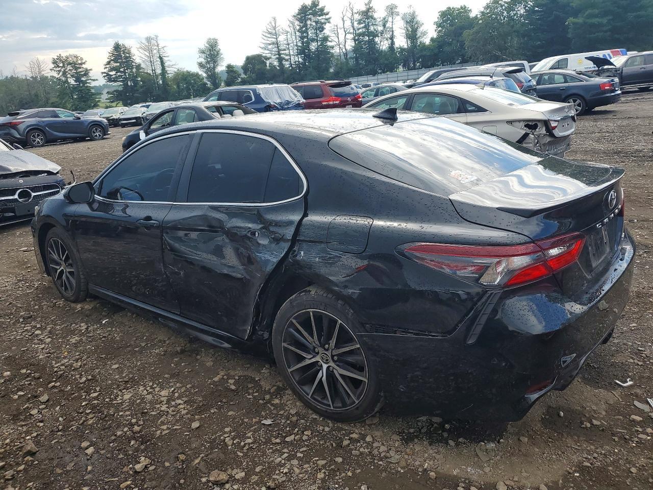 2021 Toyota Camry Se - Фото 2
