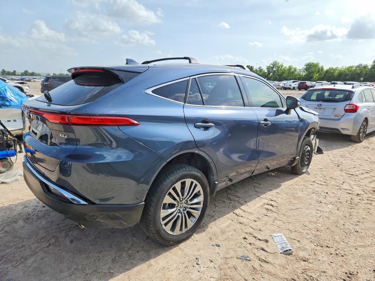 2024 Toyota Venza Xle - Image 3