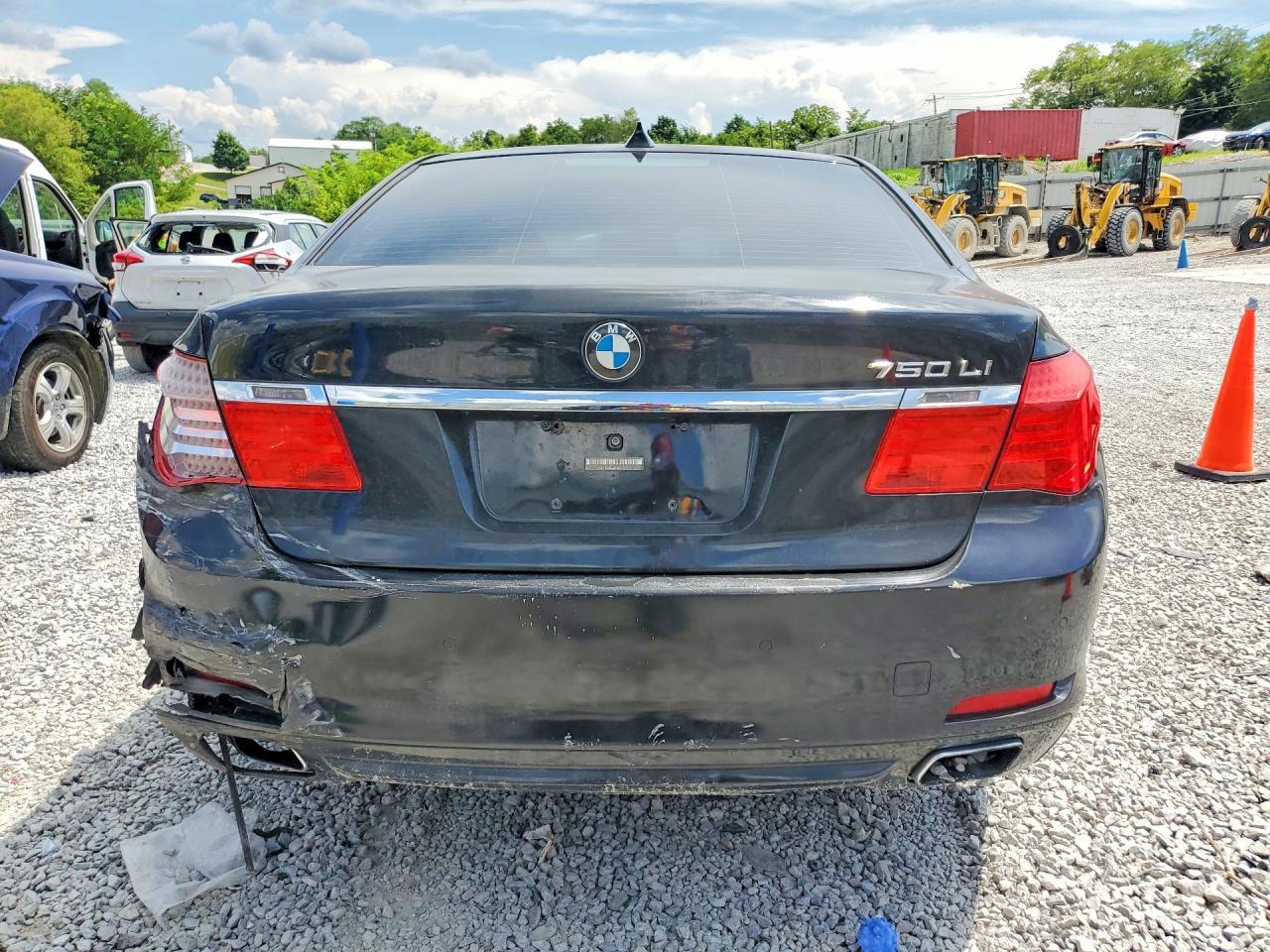 2010 BMW 750 Li - Фото 6