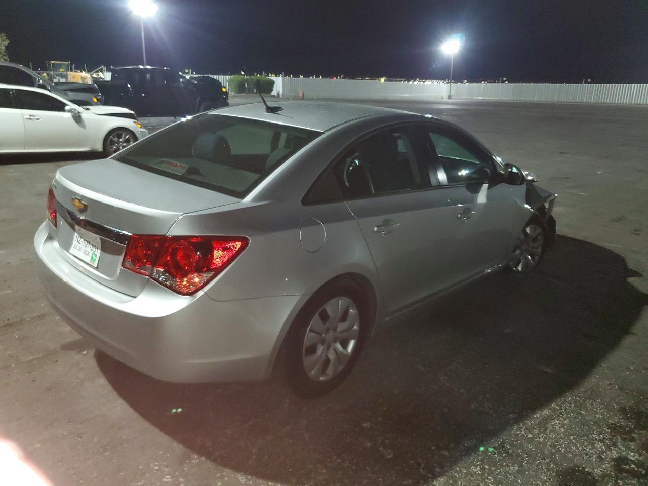 2013 Chevrolet Cruze Ls - Фото 3