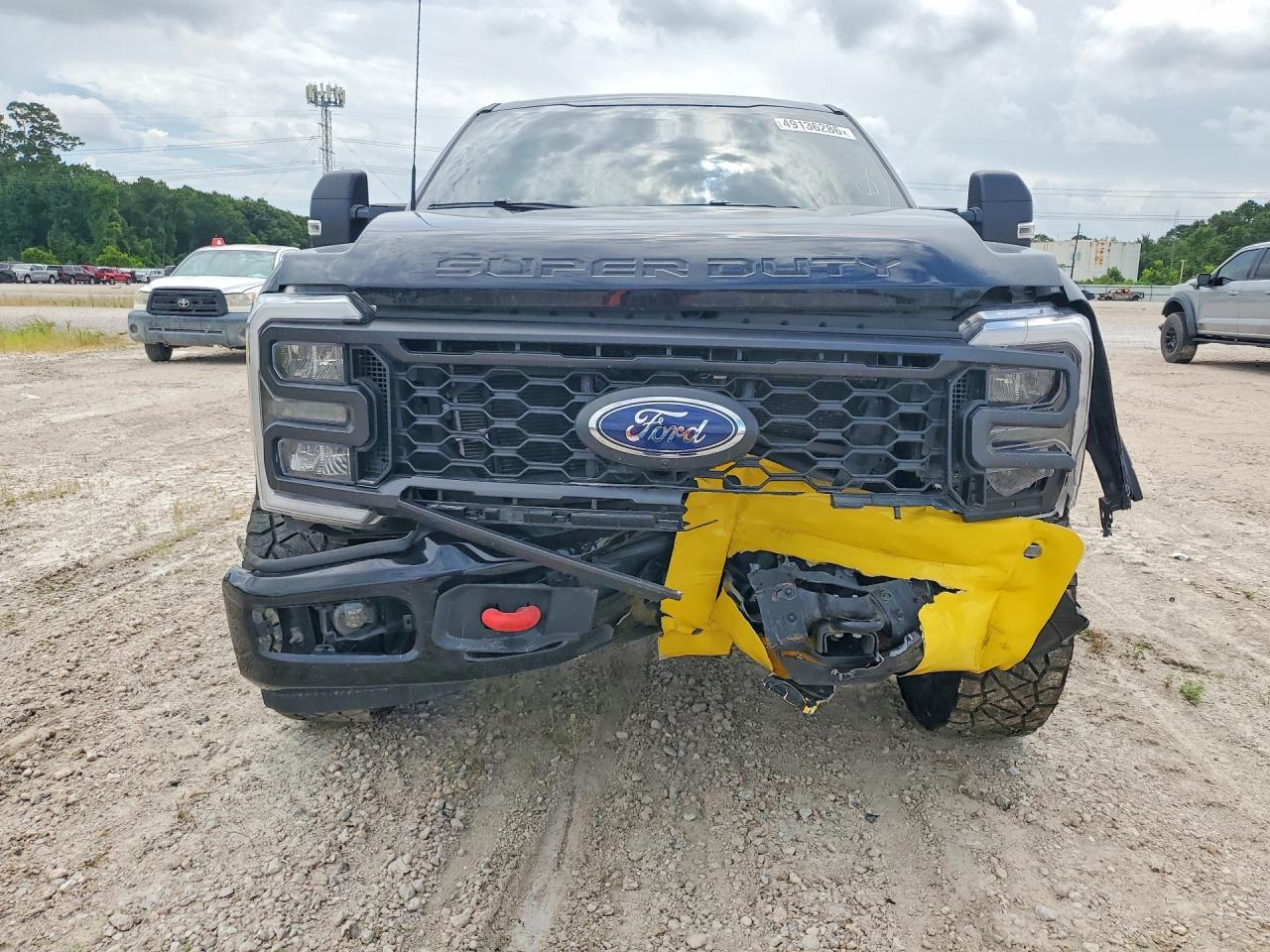 2025 Ford F250 Super Duty - Фото 5