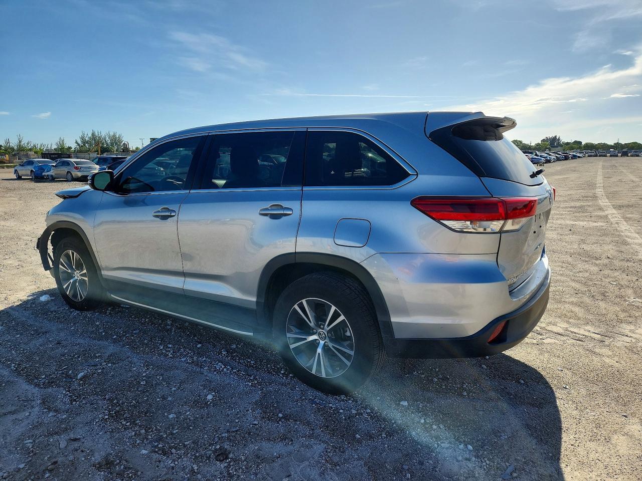 2019 Toyota Highlander Le - Image 2