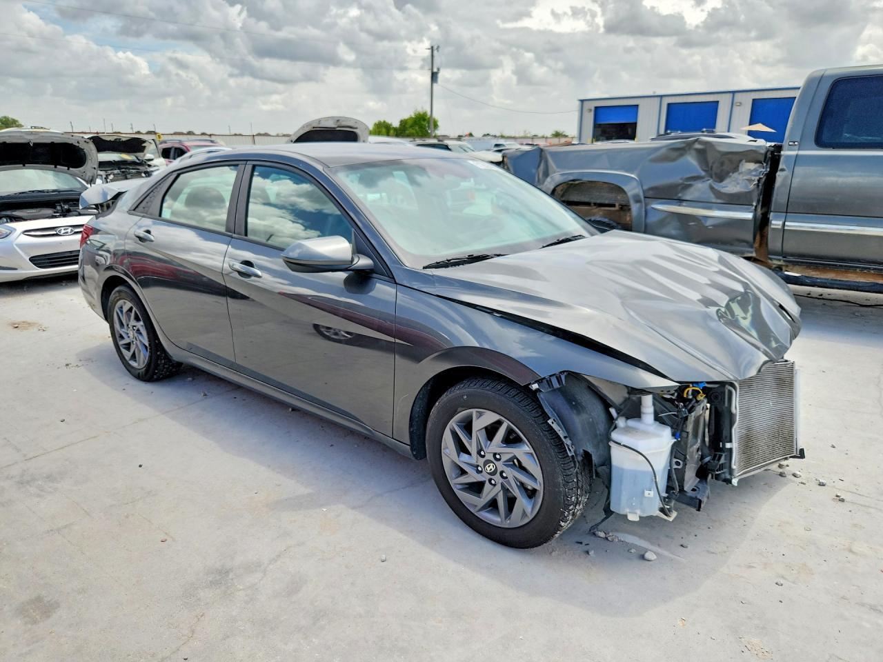 2024 Hyundai Elantra Sel - Image 4