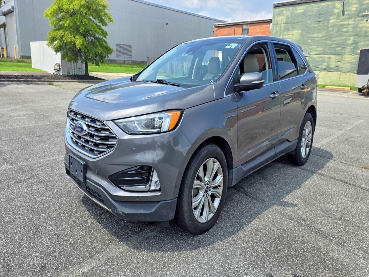 2021 Ford Edge Titanium - Image 2