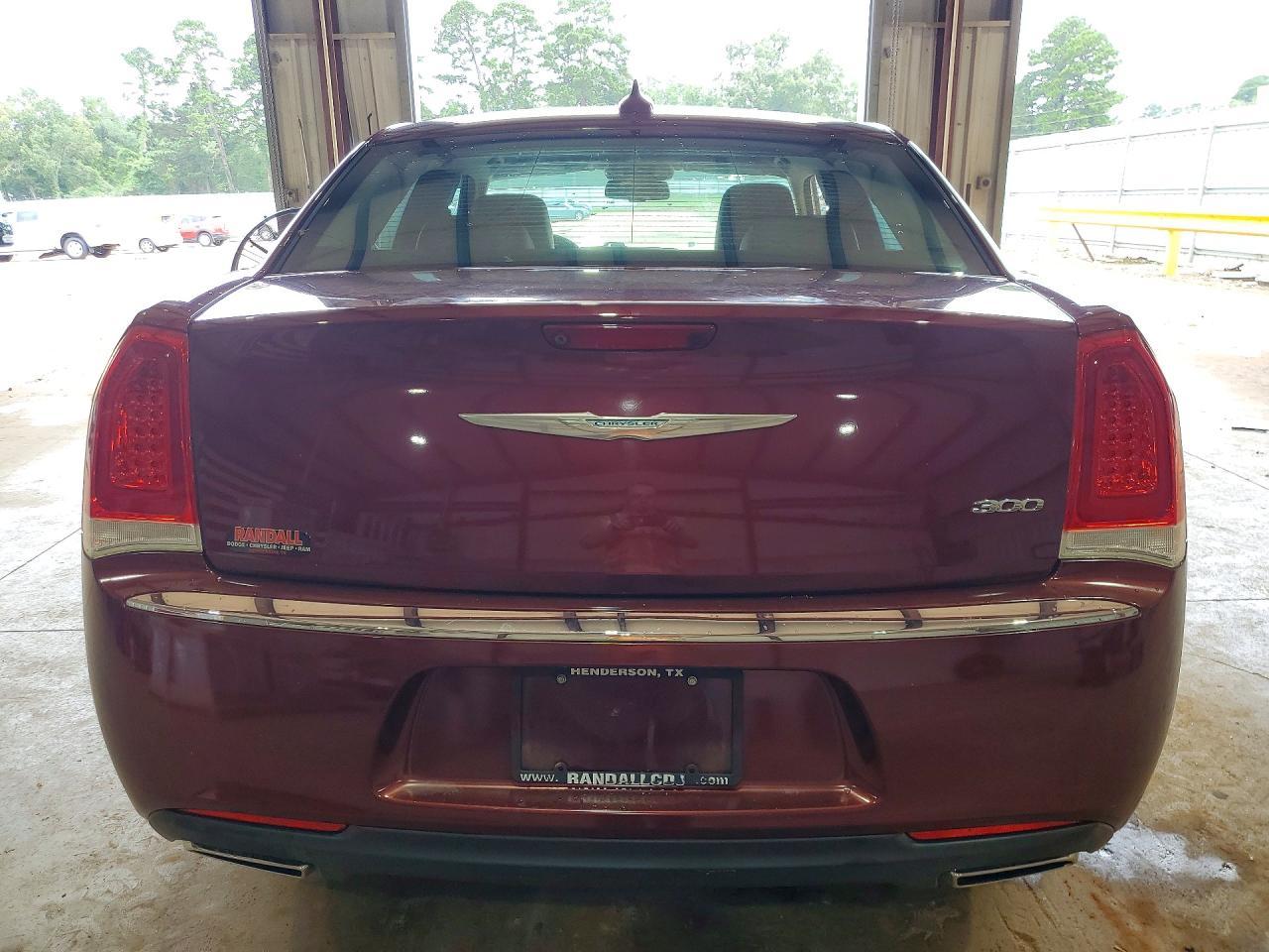 2017 Chrysler 300 Limited - Фото 6
