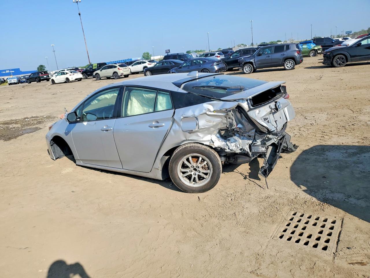 2020 Toyota Prius Le - Image 2