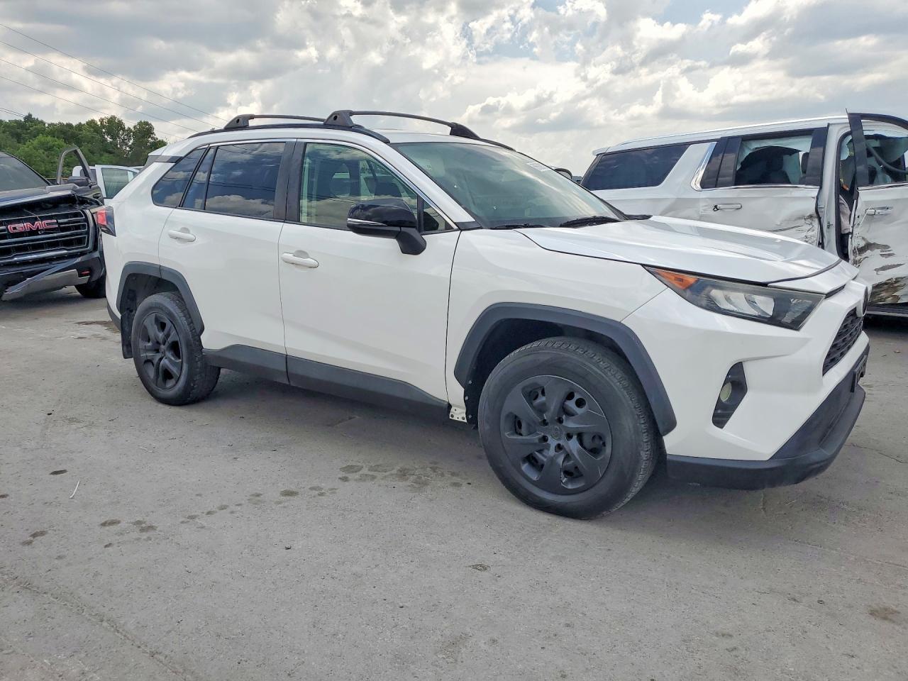 2019 Toyota Rav4 Le - Image 4