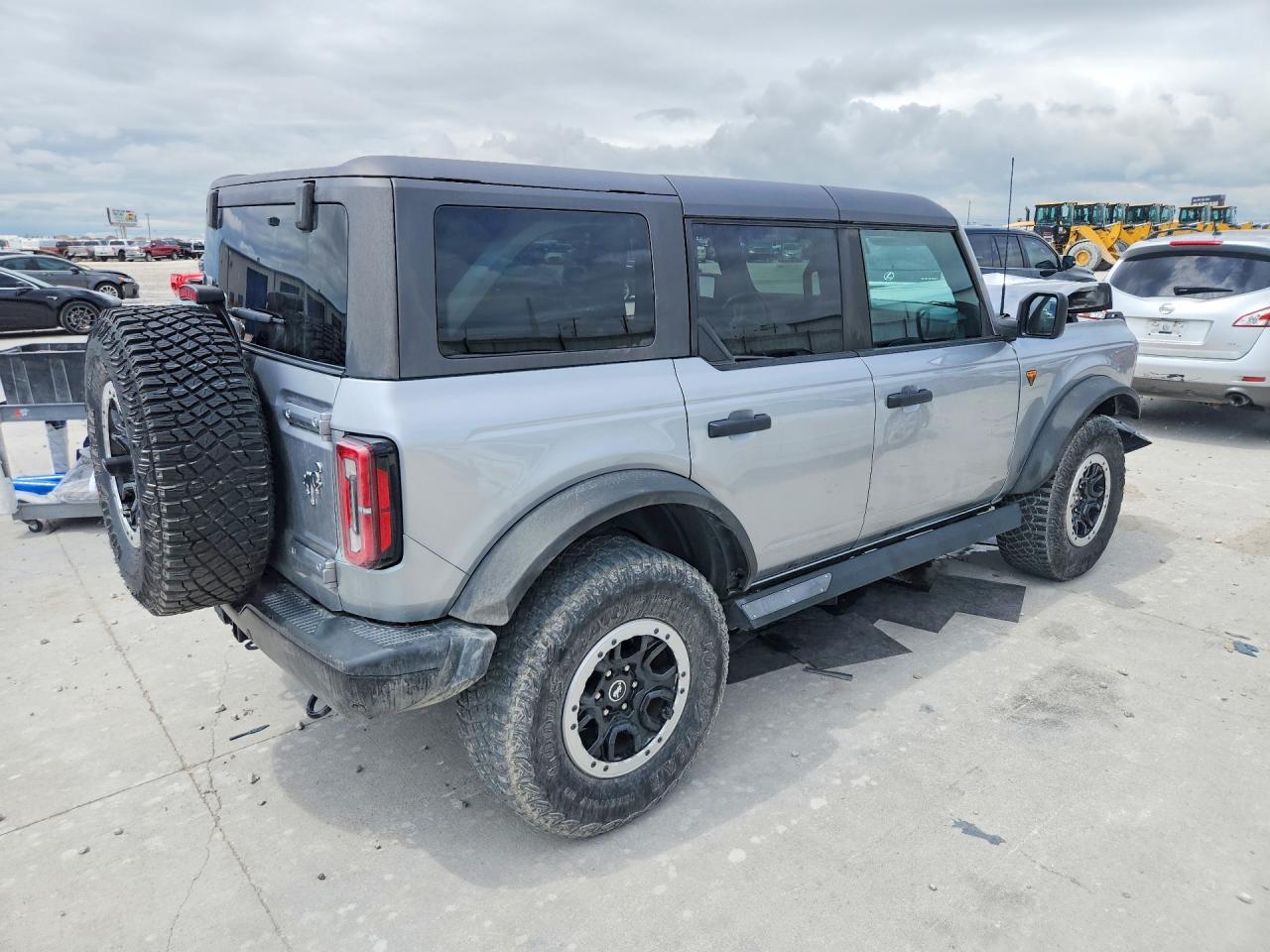 2021 Ford Bronco Base - Image 3